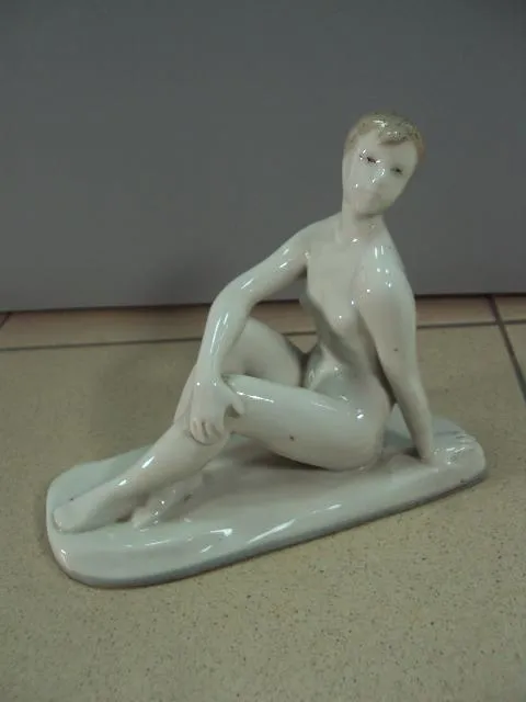 Фигура фарфор статуэтка Вербилки обнаженная девушка пляжница ню на пляже высота 14 см №12986 Ціна