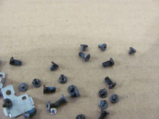 номер0032-11 комплектуюче гвинти для Dell VOSTRO V131 оригінал З аукціону