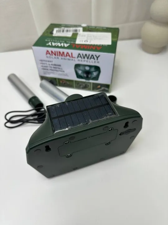 Ультразвуковий відлякувач тварин,із звуковим сигналом і спалахом Solar Animal Repeller (24) З аукціону
