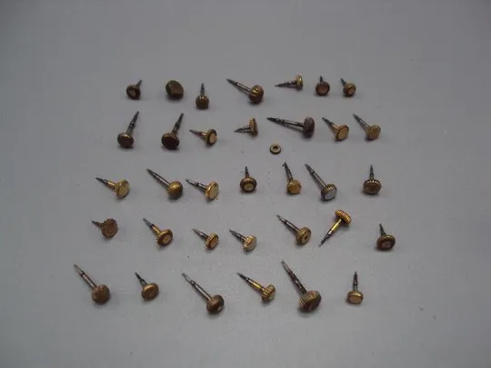 Головки для наручных часов головка позолота лот 34 шт №14602 Ціна