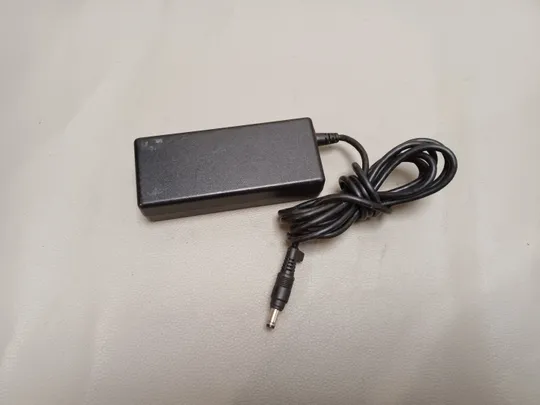 0637 адаптер живлення  COMPAQ PPP009H 18.5V 3.5A 65W НІМЕЧЧИНА Де купити