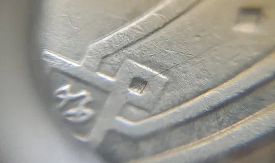 (6613) 1 гривня 2005 гарні багаточисельні розколи на аверсі (1 гривна 2005 брак) З аукціону