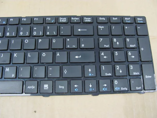 747-28 клавіатура V111922AK5   для MEDION Akoya P6512 оригінал Продаж