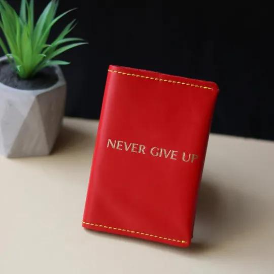 Обкладинка для паспорта "Never give up" червона з позолотою,жовта нитка. З аукціону