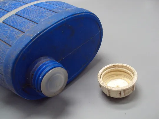 Канистра для непищевых продуктов ссср пластик бочонок с ручкой размер 28,8 х 32 х 15 см №15682 Торговий майданчик