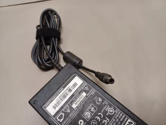 0639 адаптер живлення  WDS060240 24V 2.5A   НІМЕЧЧИНА З аукціону