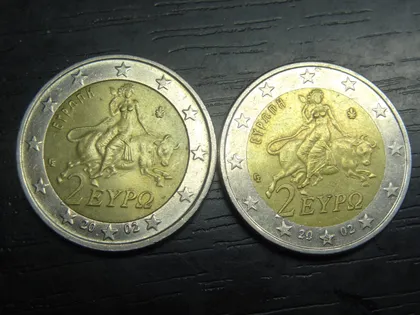 фото, 2 євро Греція 2002 (два різновиди) з і без букви S у зірочці