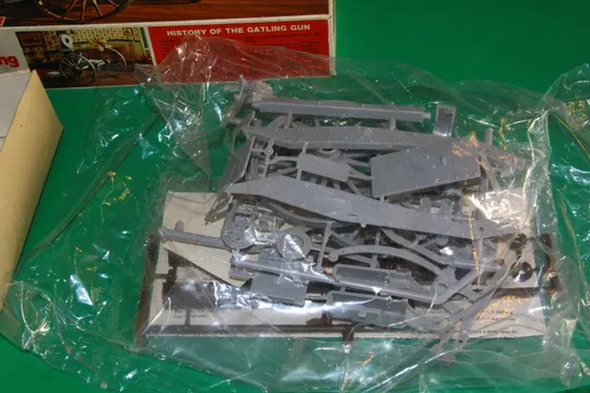 КУЛЕМЕТ ГАТЛІНГА  HOBBY KITS пушка для фігурок 100-150мм Продаж