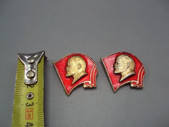 Знак ленин портрет профиль на красном флаге ссср флаг лот 2 шт №17372 Ціна