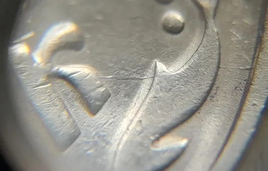 (6512) 50 копійок 1992 1АЕм розкол від канту через вінок між 3 та 4 гронами до "К" (50 копеек 1992 1АЕм брак раскол трещина) Де купити