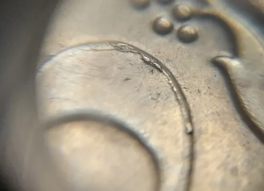 (6831) 10 копійок 2019 гарні викрошки на реверсі на "0" номіналу (10 копеек 2019 брак) Ціна