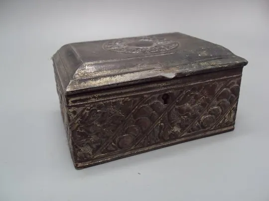 Шкатулка металл узор листья листочки размер 11,5 х 8,5 см №13164 Ціна