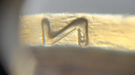 (6522) 1 гривня 2005 викрошка в букві "И" слова "ГРИВНЯ" на гурті (1 гривна 2005 брак викрошка) З аукціону