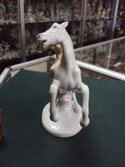 Фигура фарфор Германия Валлендорф обнаженная девушка на лошади на коне ню Продаж