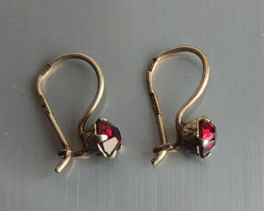 Небольшие, но очень симпатичные винтажные серебряные серьги с камешками из СССР,звезда ns332 Інтернет-аукціон