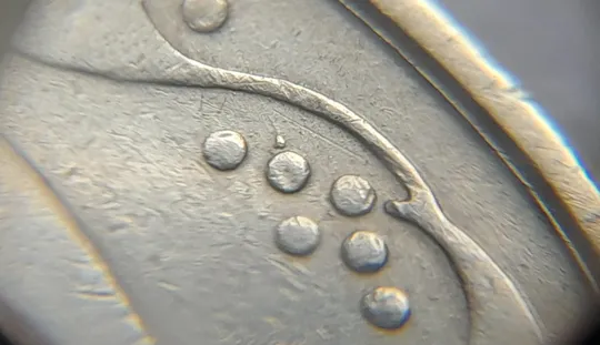 (1327) 50 копійок 1992 1АВм викрошки у 1 та 2 гронах на реверсі + царапини штемпеля біля канту (50 копеек 1992 1АВм брак) З аукціону