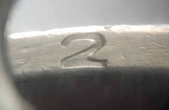 Купити (7475) 1 гривня 2001 1АД1 широкий кант реверса - пелюстки наближені до канту + викрошка внизу "2" на гурті (1 гривна 2001 1АД1)