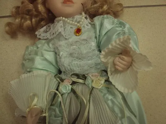 Фарфоровая кукла девочка с зонтиком в голубом платье 40 см №464п Недорого