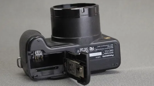 цифровой фотоаппарат Panasonic DMC-FZ5 5.36Mpix LEICA DC Vario-Elmarit 12x Zoom lens Характеристики