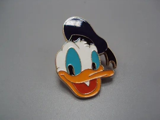 Значок пін мультсеріал Disney мультфільм Дісней donald duck Дональд Дак знак брошка №18466 Ціна