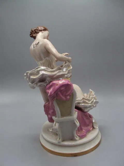 Фигура фарфор статуэтка Киев балет балерины завязывают пуанты высота 27,8 см №1292 Продаж