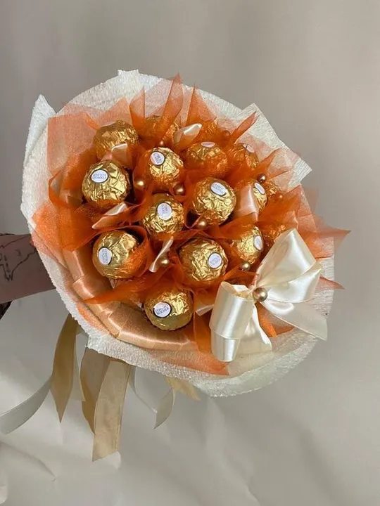 Букет з цукерок Ферреро Роше (19 шт.) Ferrero в руку солодкий подарунок помаранчевий Ціна