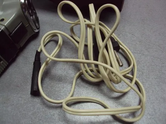 Электрическая бритва электробритва Харьков 44 с футляром №1330 Де купити