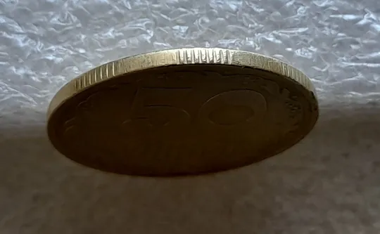 (6355) 50 копійок 1992 1АВс викрошка на вінку біля 7 зовнішньої ягоди (50 копійок 1992 1АВс брак) Недорого