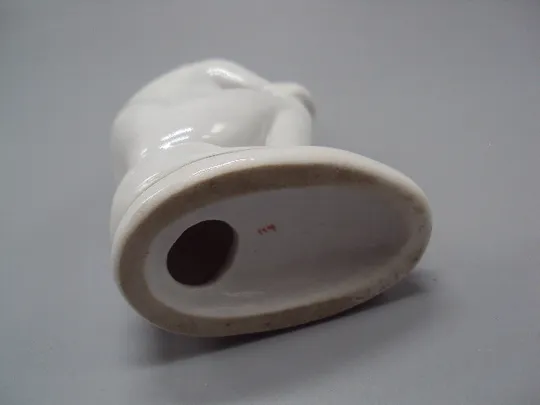 Фигура фарфор статуэтка ЛФЗ пляжница обнаженная девушка сидит думает ню высота 11,2 см №15510 Недорого