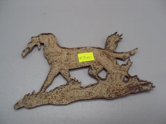 Декоративная накладка охота собака с уткой птицей в зубах металл размер 10 х 6 см (№1790) №13546 Де купити