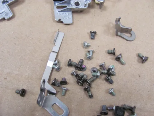 587-25 комплектуюче гвинти  для TOSHIBA TECRA R840 R845   оригінал З аукціону