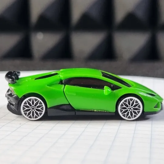 Іграшкова машинка Lamborghini Huracán Hot Wheels (DVY23) На торгах