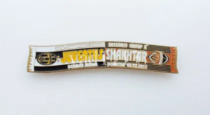 фото, Футбол серия значков шарфы Шахтер Донецк (значок № 36). Лига Чемпионов 2012-13 Ювентус Турин Италия -  Шахтер Донецк Украина