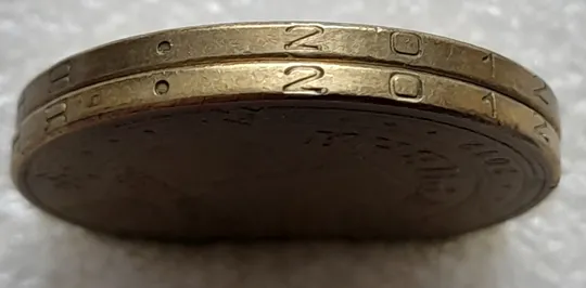 (1895да) 1 гривня 2012 викрошки у '2' слова "2012" на гурті (гурти різні) - 2 монети одним лотом (1 гривна 2012 брак) Ціна