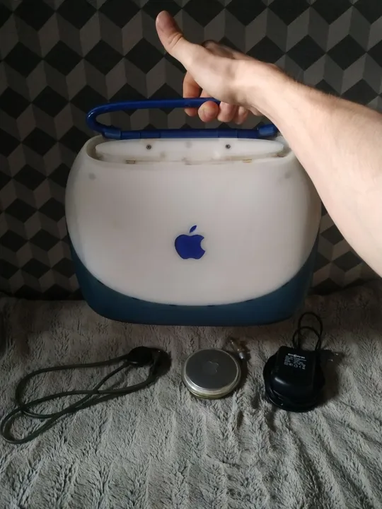 Купити Apple iBook G3 Clamshell Blueberry (1999) — повністю робочий ретро Mac