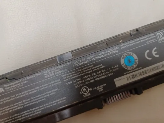 0677 акумулятор TOSHIBA PA5024U-1BRS 10.8V 48WH НІМЕЧЧИНА З аукціону