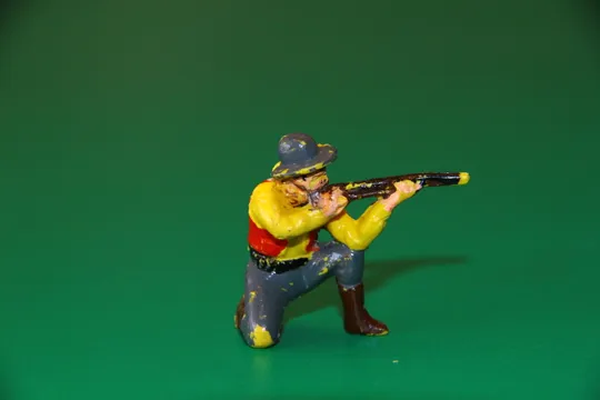 КОВБОЙ З РУШНИЦЕЮ  50-54мм REISLER Данія РАННЯ  ФІГУРКА Ціна