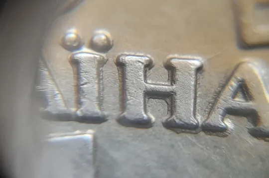 Купити (6593) 1 гривня 2006 "крокодил" (різновид браку) + "клякси" на аверсі (1 гривна 2006 брак)