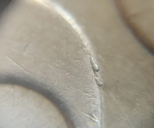 (5163) 50 копійок 2009 викрошки на нулі номіналу (50 копеек 2009 брак) Продаж