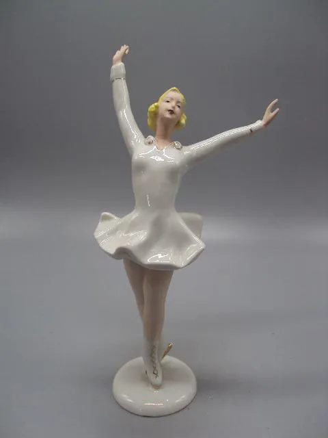Фигура фарфор статуэтка Барановка фигуристка девушка на коньках спорт высота 25,8 см №14086 Ціна