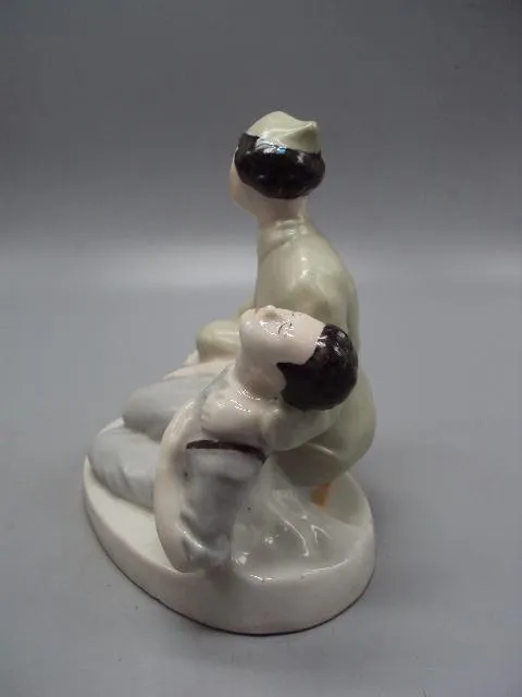 Фигура фарфор Городница испанская дружинница с раненым бойцом солдатом санитарка с испанцем 16см №2 Характеристики