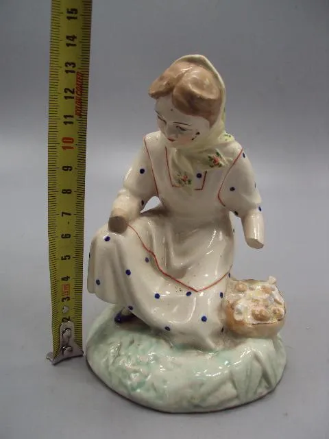 Купити Фигура фарфор СНХ БССР Минск ФФЗ девочка с корзиной с грибами собирает грибы высота 13,5 см №14020