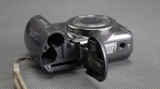 цифровой фотоаппарат 8.0Mpix Canon Power Shot A590 IS #2 + x8.0 EQ 35-140mm Canon IS Aspheric lens Де купити