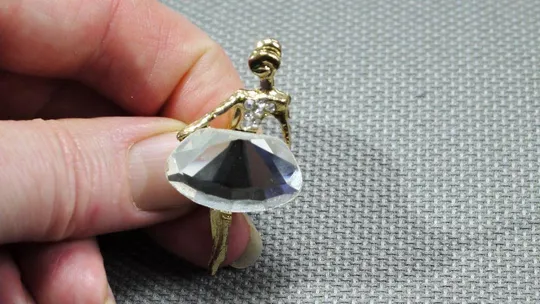 Брошка Балерина жовтий метал прозоре скло Китай біжутерія Вживане Де купити