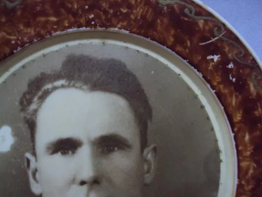 Настенная тарелка пластик портрет военного винтаж Тбилиси пластмасс диаметр 20 см №10771 З аукціону