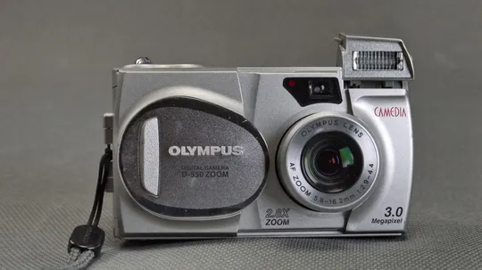 Цифровой фотоаппарат 3.0Mpix Olympus Camedia D-550 + EQ 36-100мм Zoom lens x2.8 Вживане Ціна