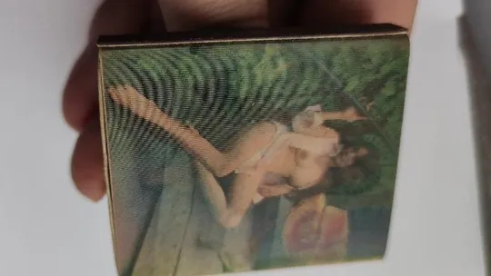 Винтажный спичечный коробок 1970 года со спичками. Женщины ню переливашки. Восточная Германия. pr543 Продаж
