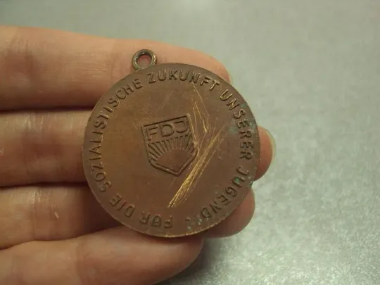 знак медаль влксм fdj германия гдр артур бекер  №14411 Продаж