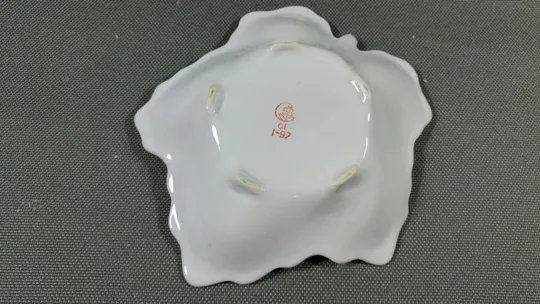 Ваза в форме листа с рисунком &quot;Дама и кавалер на природе&quot; порцеляна Де купити