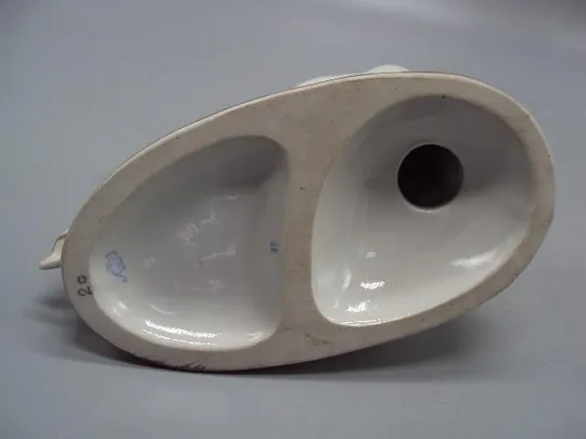 Фигура фарфор статуэтка ЛФЗ фигуристка девушка сидит на коньках конькобежка высота 16,8 см №14188 Інтернет-аукціон